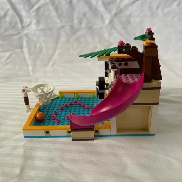 LEGO Friends Preowned Heartlake City Pool (41008)